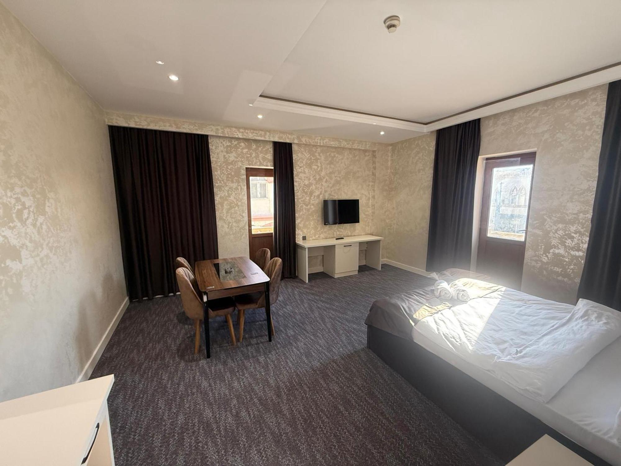 Black Mont Inn Hotel Baku Ngoại thất bức ảnh