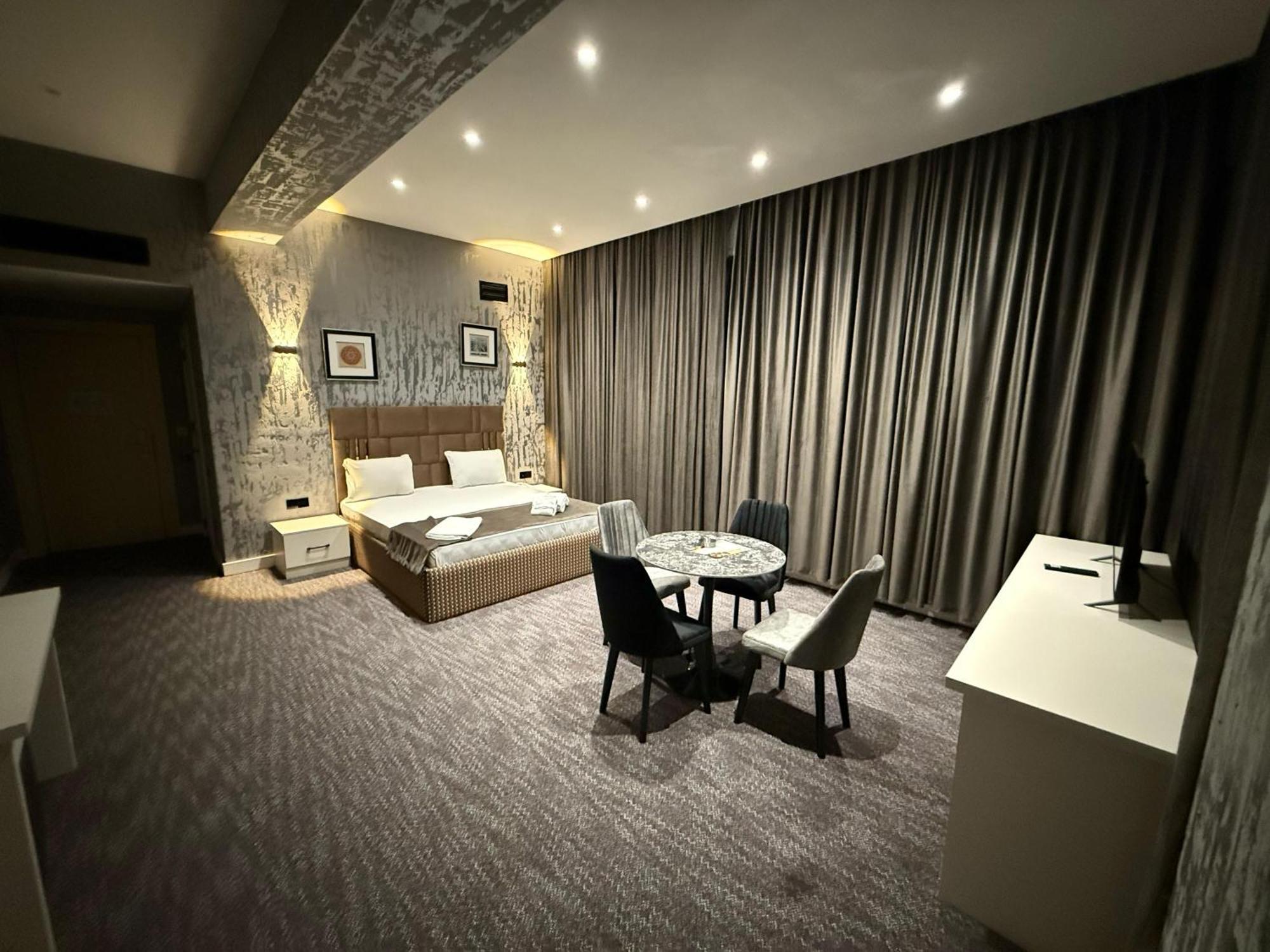Black Mont Inn Hotel Baku Ngoại thất bức ảnh