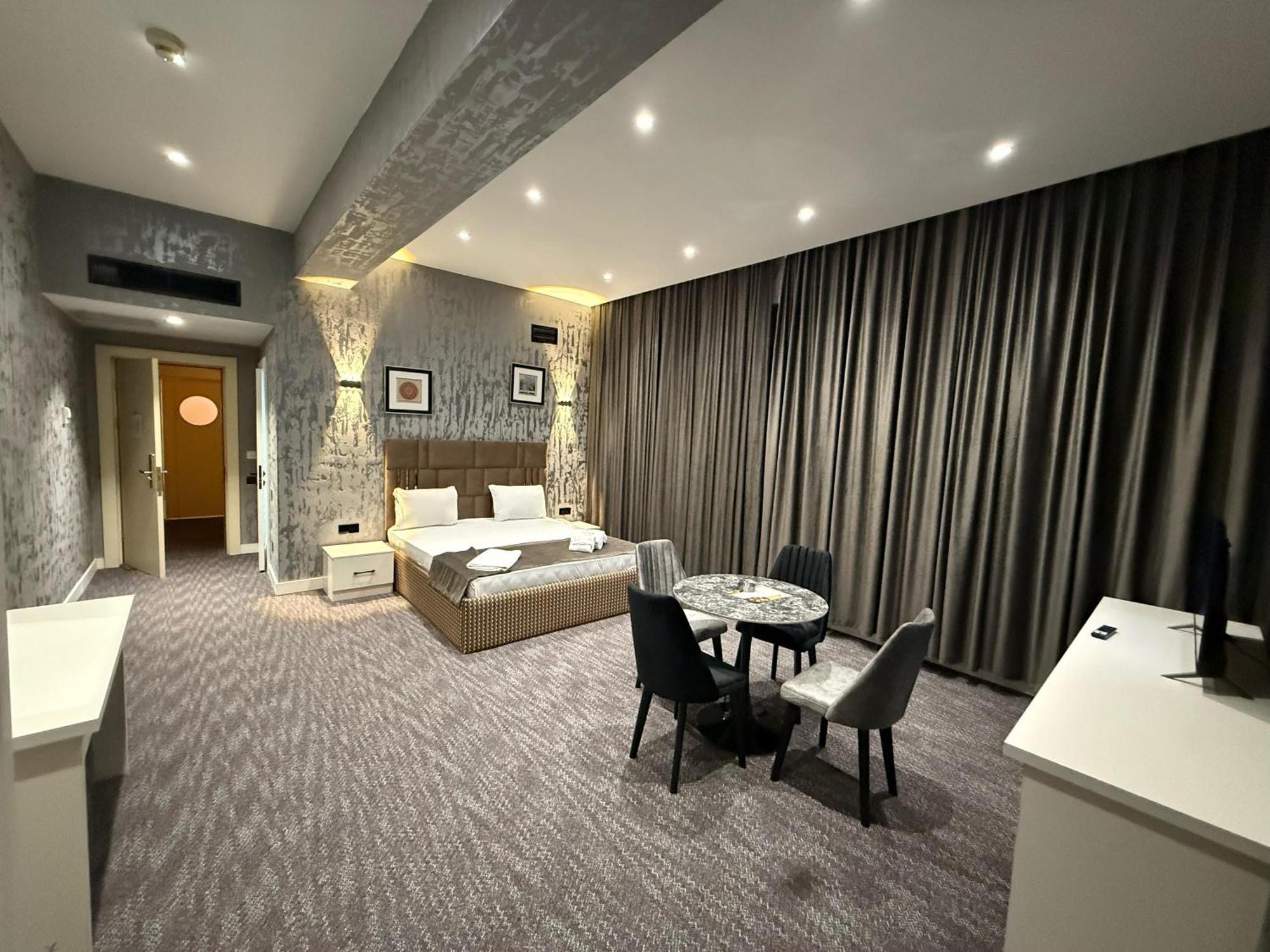 Black Mont Inn Hotel Baku Ngoại thất bức ảnh